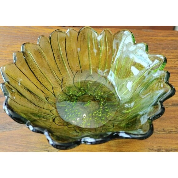 Vintage Indiana Avocado Green Glass Sunflower Shaped Candy Dish Scalloped Edges - Picture 4 of 9